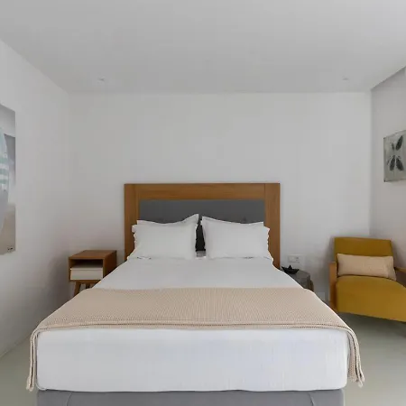 Aneto Konta - Early Parikia (Paros)